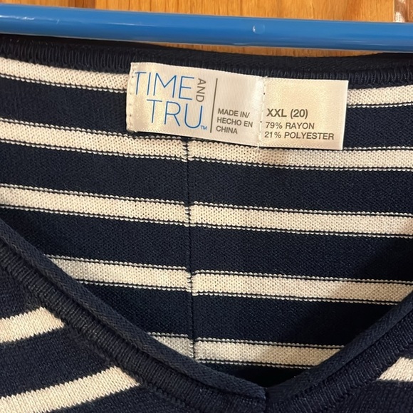 NWT Time and tru women’s plus size vneck striped side tie sweater size XXL(20) . - Picture 2 of 6